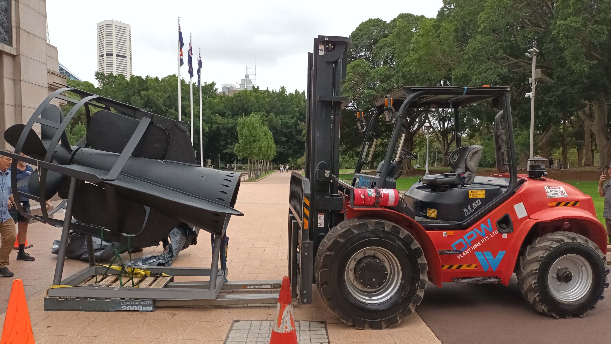 Moving a Japanese Mini-Submarine tail to the Anzac Memorial Hyde Park