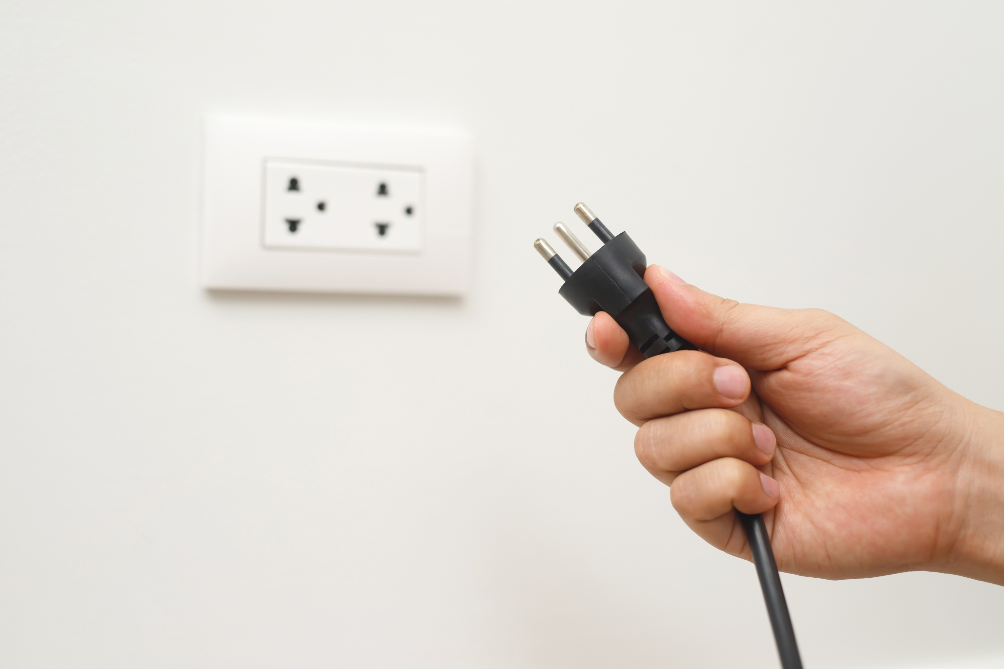Voltage and Plug Types for International Moves